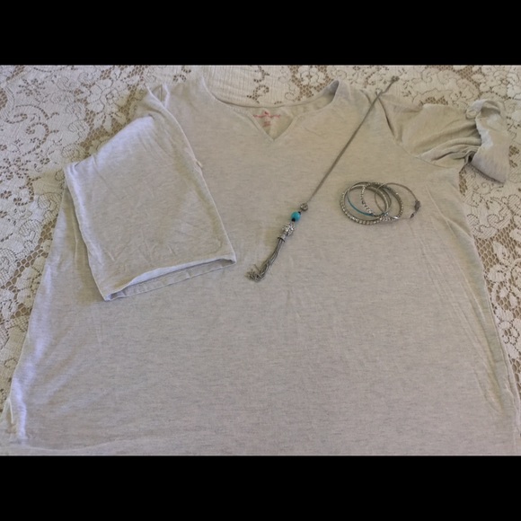 Tops - Woman in Me 3/4 sleeve shirt